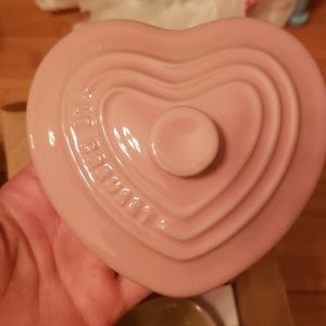 Le crueset pink heart